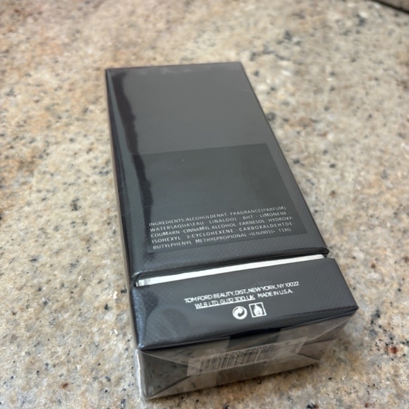 Tom Ford Oud Wood Eau de Parfum 100ml – Luxury Unisex Fragrance-100% Authentic - Picture 3 of 4